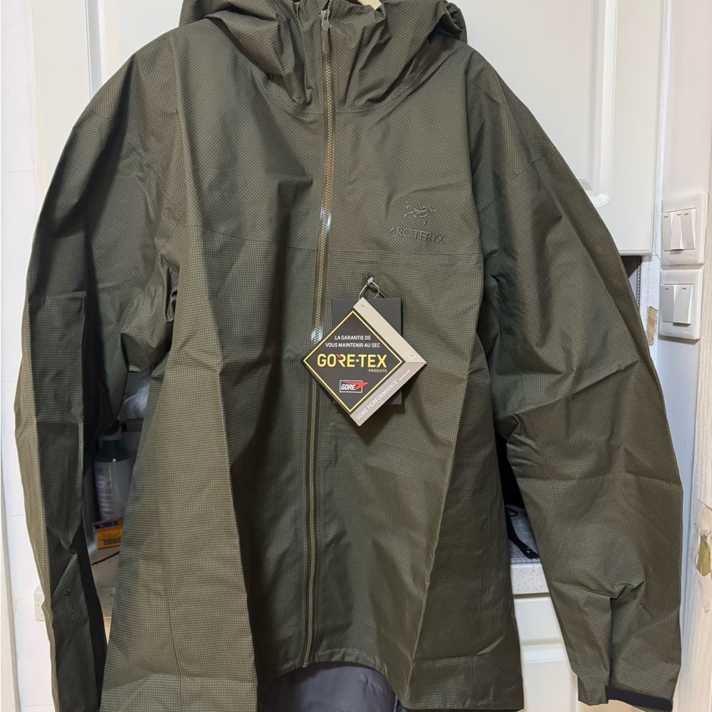 Arc'teryx Men's Forest Green Alpha Lightweight